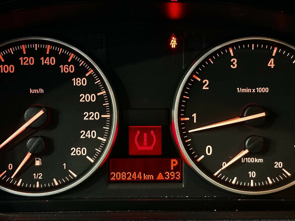 2010 BMW 3 серии 318i V (E90/E91/E92/E93) Рестайлинг, чёрный, 988000 рублей - вид 8