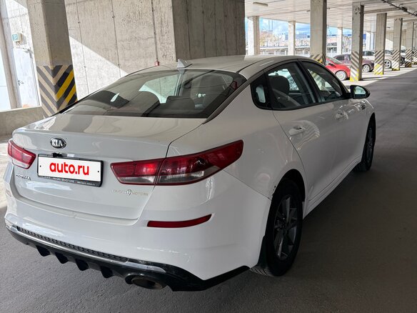 2019 Kia Optima IV Рестайлинг, белый, 1100000 рублей - вид 6