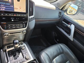 2015 Toyota Land Cruiser 200 Series Рестайлинг 2, белый, 5000000 рублей, вид 5