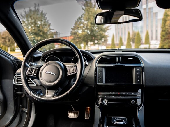 2016 Jaguar XE EcoBoost I, серый, 1399000 рублей - вид 8