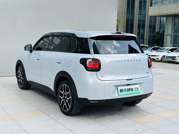2026 Leapmotor A10 39.8 kWh, серебристый, 1580000 рублей - вид 6