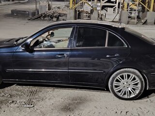 2002 Mercedes-Benz E-Класс 320 III (W211, S211), чёрный, 900000 рублей, вид 5