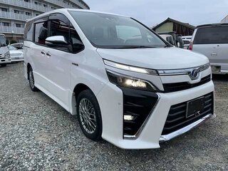 2021 Toyota Voxy III (R80) Рестайлинг, белый, 1766000 рублей, вид 1