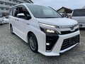 2021 Toyota Voxy III (R80) Рестайлинг, белый, 1766000 рублей