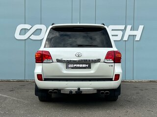 2013 Toyota Land Cruiser 200 Series Рестайлинг 1, белый, 4279000 рублей, вид 4