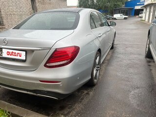 2016 Mercedes-Benz E-Класс 200 V (W213, S213, C238), серебристый, 2400000 рублей, вид 4