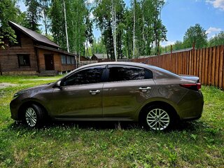 2017 Kia Rio IV, коричневый, 1450000 рублей, вид 1