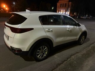 2019 Kia Sportage IV Рестайлинг, белый, 2450000 рублей, вид 2