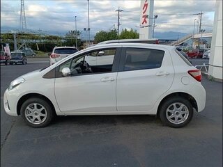 2020 Toyota Vitz III (XP130) Рестайлинг 2, белый, 935000 рублей, вид 5