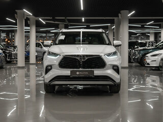 2025 Toyota Highlander IV (XU70), белый, 5230000 рублей, вид 3