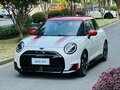 2025 Mini Hatch JCW Electric IV (F65/F66/J01), белый, 6390000 рублей