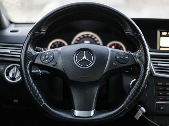 2011 Mercedes-Benz E-Класс 200 IV (W212, S212, C207), чёрный, 1290000 рублей - вид 6