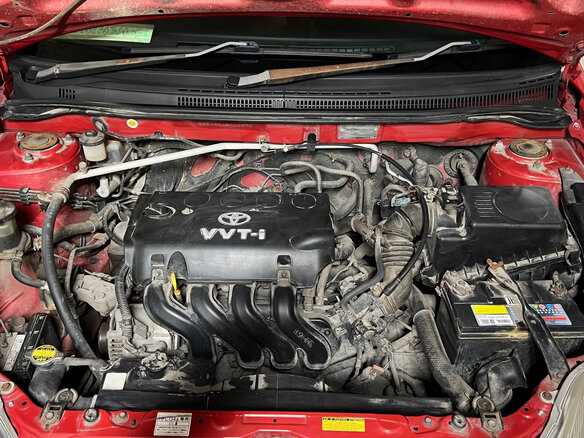 2001 Toyota Corolla Runx IX (E120, E130), красный, 450000 рублей - вид 14