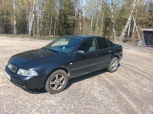 1999 Audi A4 I (B5) Рестайлинг, синий, 500000 рублей - вид 4