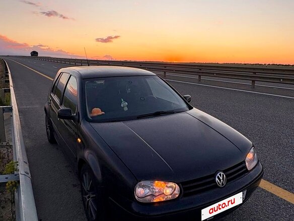 1998 Volkswagen Golf IV, чёрный, 355000 рублей - вид 1