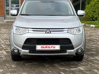 2014 Mitsubishi Outlander III Рестайлинг, серебристый, 1399000 рублей, вид 3
