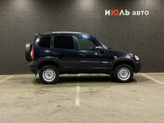 2017 Chevrolet Niva I Рестайлинг, чёрный, 760000 рублей, вид 4