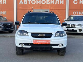 2017 Chevrolet Niva I Рестайлинг, белый, 780000 рублей, вид 2