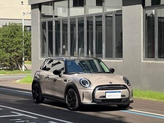 2023 Mini Hatch Cooper III (F55/F56) Рестайлинг 2, серый, 2070000 рублей, вид 3