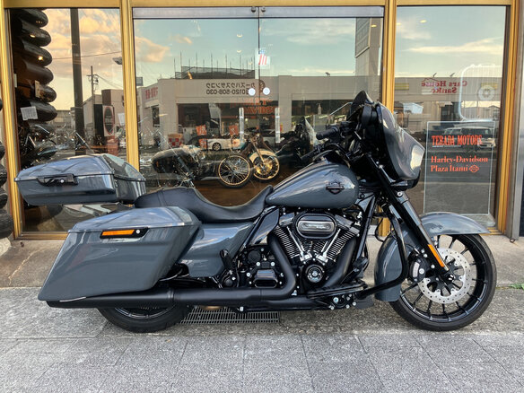 2018 Harley-Davidson Street Glide, серый, 1730000 рублей