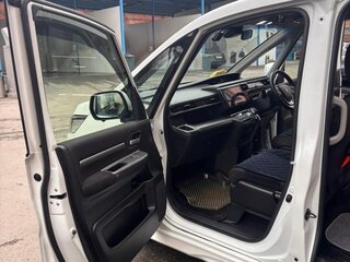 2018 Honda Stepwgn Spada V Рестайлинг, белый, 2450000 рублей, вид 5