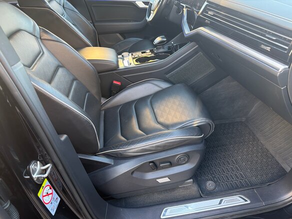 2018 Volkswagen Touareg III, чёрный, 4050000 рублей - вид 5
