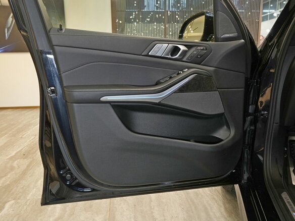 2021 BMW X7 40i I (G07), чёрный - вид 18
