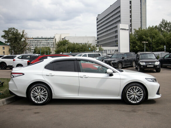 2019 Toyota Camry VIII (XV70), белый - вид 2