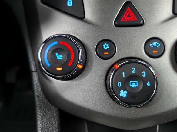 2014 Chevrolet Aveo II, чёрный, 726000 рублей - вид 21