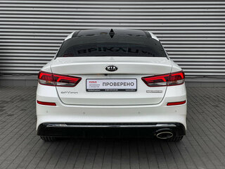 2018 Kia Optima IV Рестайлинг, белый, 2300000 рублей, вид 5