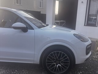2020 Porsche Cayenne III, белый, 5900000 рублей, вид 3
