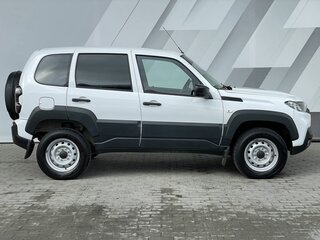 2024 Lada (ВАЗ) Niva Travel I, белый, 1013000 рублей, вид 4