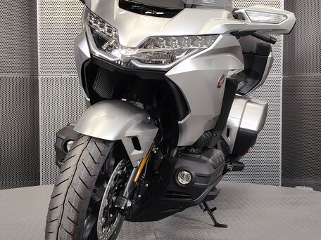 2025 Honda GL 1800 Gold Wing, серебристый, 3249000 рублей, вид 3