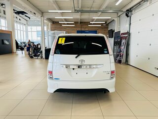 2013 Toyota ISis I Рестайлинг, белый, 1649000 рублей, вид 5