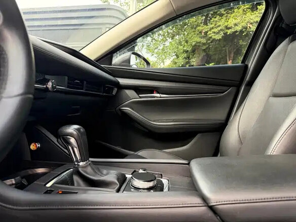 2022 Mazda 3 Axela IV (BP), серый, 1185000 рублей - вид 9