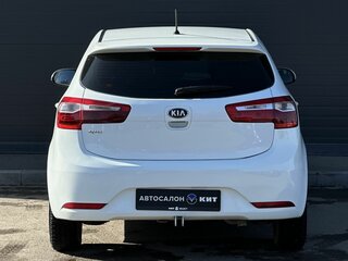 2013 Kia Rio 5-speed III, белый, 690000 рублей, вид 5