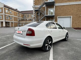 2011 Skoda Octavia II (A5) Рестайлинг, белый, 1170000 рублей, вид 4