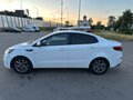 2015 Kia Rio III Рестайлинг, белый, 900000 рублей - вид 2