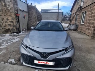 2020 Toyota Camry US Market VIII (XV70) Рестайлинг, серебристый, 2100000 рублей, вид 1