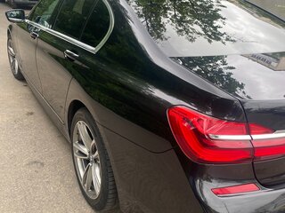 2019 BMW 7 серии 730i VI (G11/G12), чёрный, 3000000 рублей, вид 4