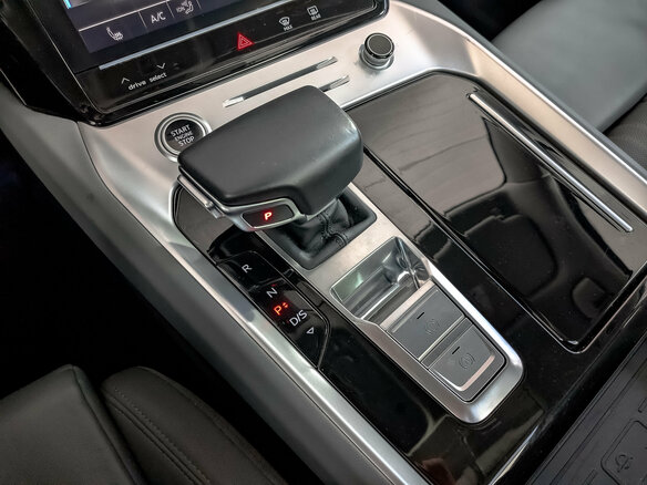 2023 Audi Q6 45 TFSI, чёрный, 6750000 рублей - вид 20