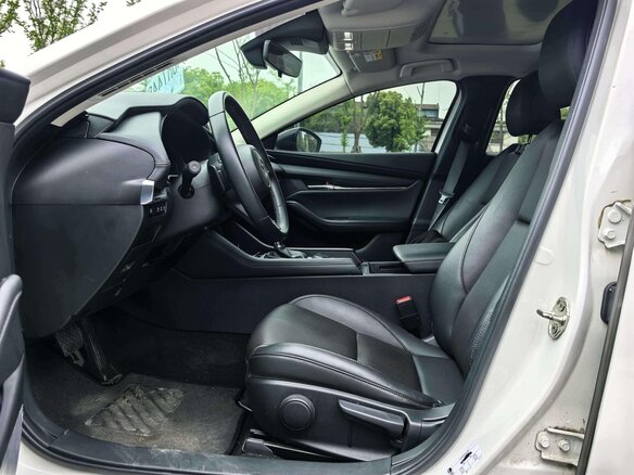 2022 Mazda 3 Axela IV (BP), белый, 1340000 рублей - вид 11
