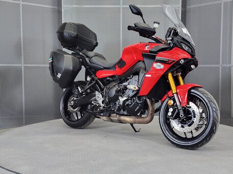 2021 Yamaha MT-09 Tracer (FJ-09), красный, 1227000 рублей, вид 2