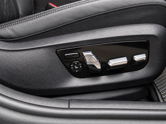 2021 BMW 5 серии 530d xDrive VII (G30/G31/G38) Рестайлинг, серебристый, 6300000 рублей - вид 10