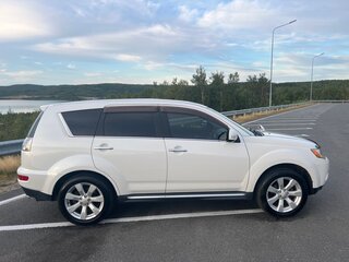 2010 Mitsubishi Outlander II Рестайлинг, белый, 1200000 рублей, вид 5