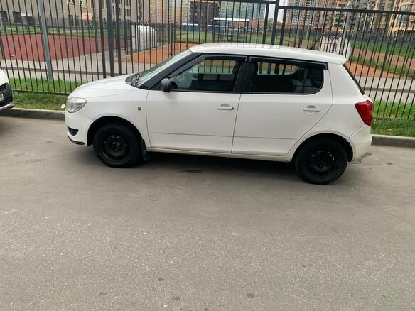 2012 Skoda Fabia II Рестайлинг, белый, 270000 рублей - вид 6
