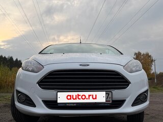 2016 Ford Fiesta Mk6 Рестайлинг, белый, 870000 рублей, вид 5