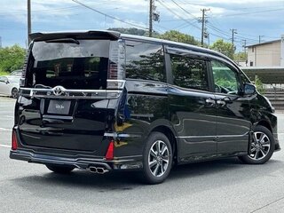 2020 Toyota Voxy III (R80) Рестайлинг, чёрный, 2200001 рублей, вид 3