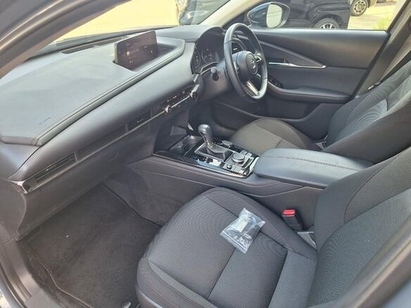 2023 Mazda CX-30 I, серый, 1950000 рублей - вид 11