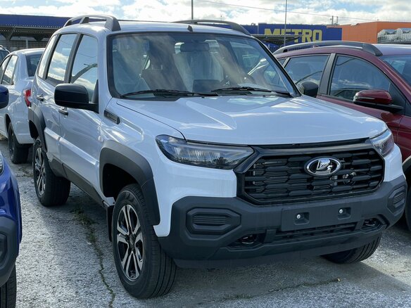 2026 Lada (ВАЗ) Niva Travel I Рестайлинг, белый, 1717000 рублей - вид 2